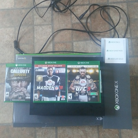 X BOX ONE X 3 GAMES 1 CONTROLLER - Picture 1 of 1
